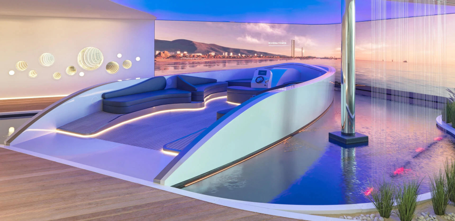 The Ellinikon Experience Center Xώρος εικονικής πραγματικότητας που θυμίζει πλοίο. Μέσα μπλε καναπέδες και πηδάλιο. Μπροστά εικονική θάλασσα.